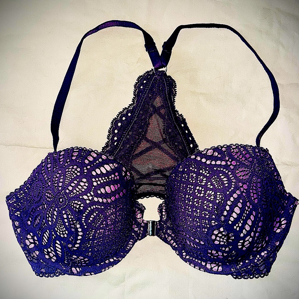 NWOT VICTORIA’s SECRET BOMBSHELL 32D Underwire front clasp Bra.